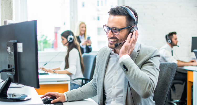 Outsourcing a Winning Help Desk: 4 Service Desk Critical Success Factors